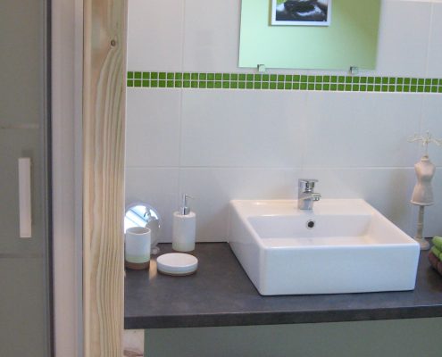 salle-d-eau-chambre-hotes-champetre-le-clos-de-la-roche-goven-ille-et-vilaine-bretagne