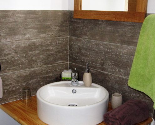 salle-d-eau-chambre-hotes-la-cabane-le-clos-de-la-roche-goven-ille-et-vilaine-bretagne