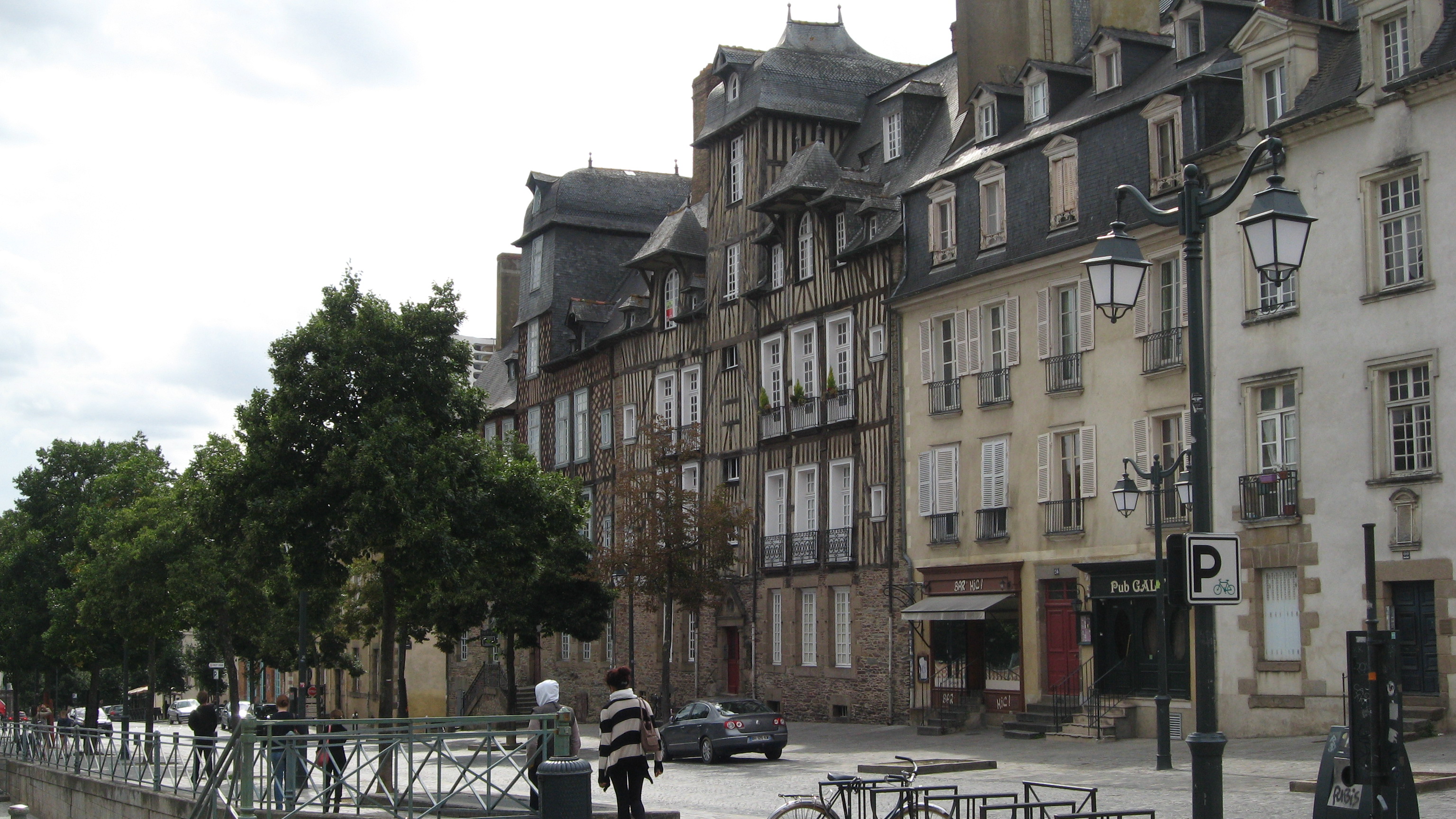 place-des-lices-rennes-ille-et-vilaine-bretagne